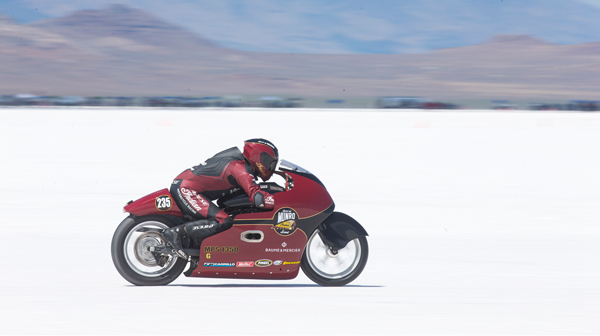 Hommage à Burt Munro, légende des courses automobiles 